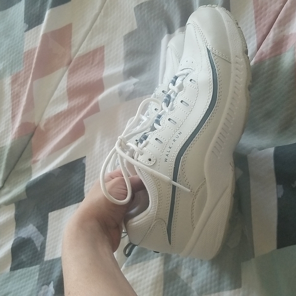 easy spirit running shoes